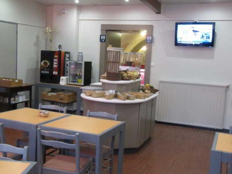 Hotel The Originals Access, Arum,